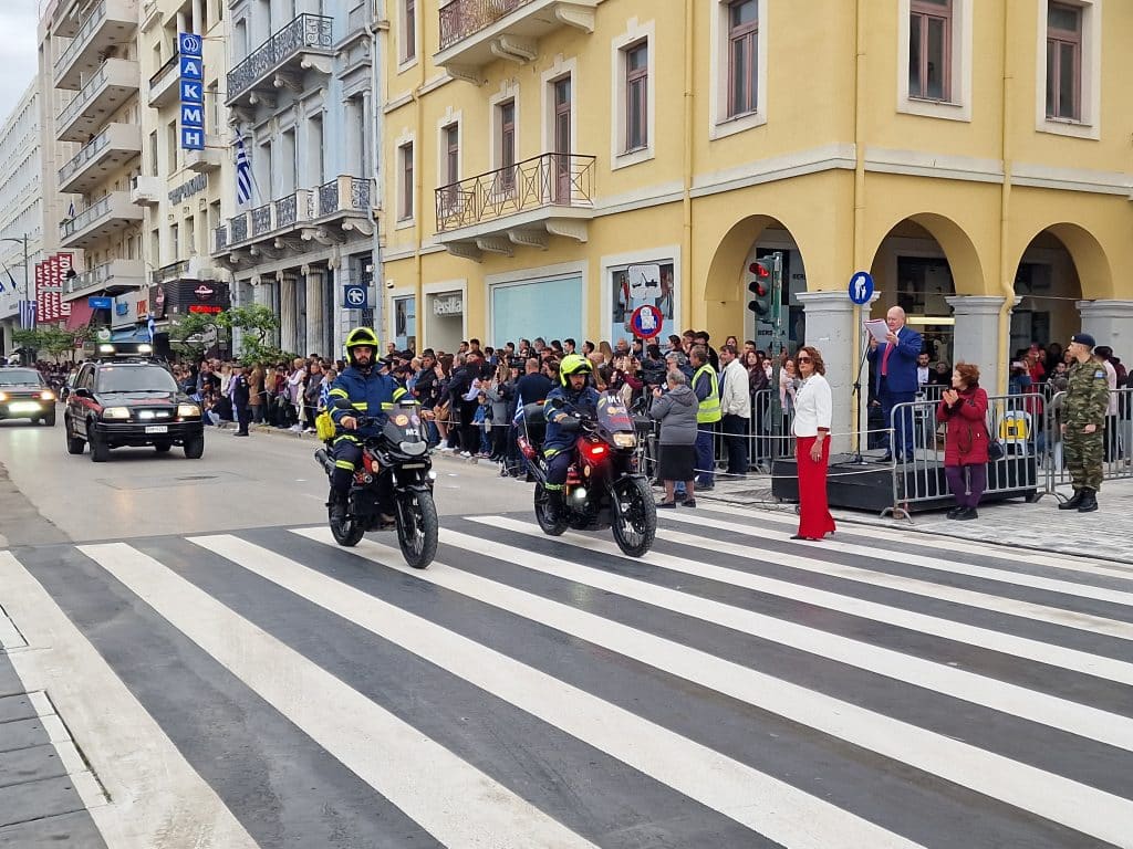 ΔΕΙΤΕ ΠΑΝΩ ΑΠΟ 250 ΦΩΤΟ ΚΑΙ ΒΙΝΤΕΟ: Η μεγάλη παρέλαση της Πάτρας για την Εθνική επέτειο