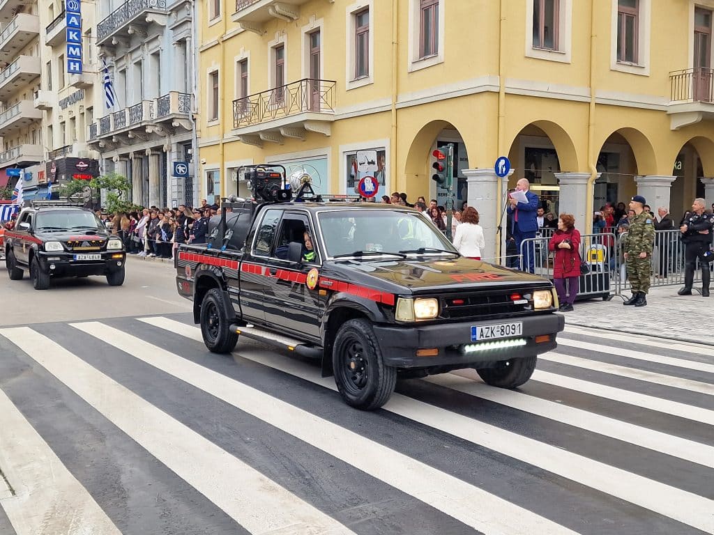 ΔΕΙΤΕ ΠΑΝΩ ΑΠΟ 250 ΦΩΤΟ ΚΑΙ ΒΙΝΤΕΟ: Η μεγάλη παρέλαση της Πάτρας για την Εθνική επέτειο