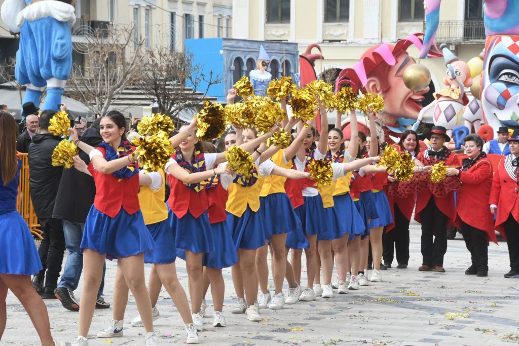 ΔΕΙΤΕ ΔΕΚΑΔΕΣ ΦΩΤΟ: Η μεγάλη παρέλαση του Πατρινού Καρναβαλιού (νο 1)