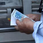 Οι τέσσερις κόφτες που αφαιρούν έως 22% από τις συντάξεις