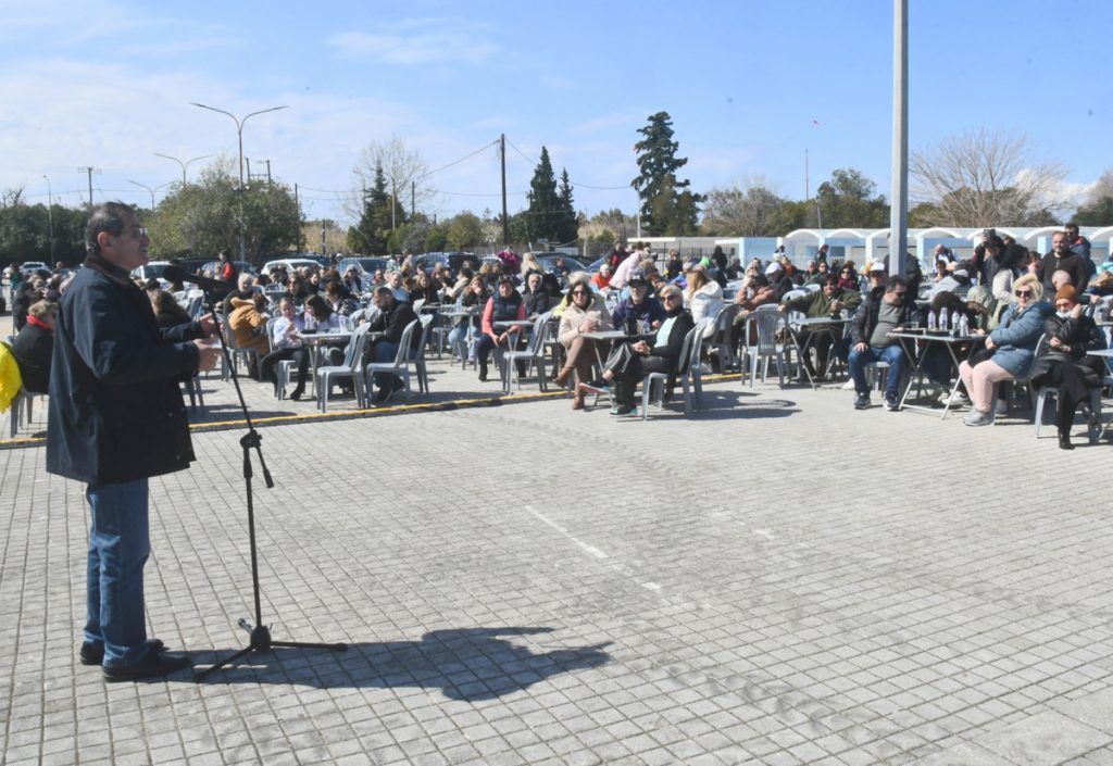 ΠΑΤΡΑ: Το αδιαχώρητο για Κούλουμα σε Πλαζ, Νότιο Πάρκο, Κόκκινο Μύλο - ΦΩΤΟ