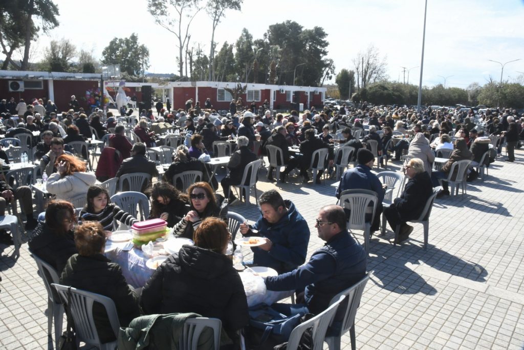 ΠΑΤΡΑ: Το αδιαχώρητο για Κούλουμα σε Πλαζ, Νότιο Πάρκο, Κόκκινο Μύλο - ΦΩΤΟ