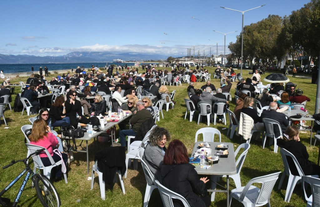 ΠΑΤΡΑ: Το αδιαχώρητο για Κούλουμα σε Πλαζ, Νότιο Πάρκο, Κόκκινο Μύλο - ΦΩΤΟ