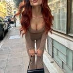 Η κουκλάρα Ελευθερία Ελευθερίου με sexy μπούστο και κολάν στους δρόμους της Αθήνας