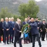 ΔΕΙΤΕ ΤΙΣ ΚΑΤΑΘΕΣΕΙΣ ΣΤΕΦΑΝΩΝ στα Καλάβρυτα για την επέτειο
