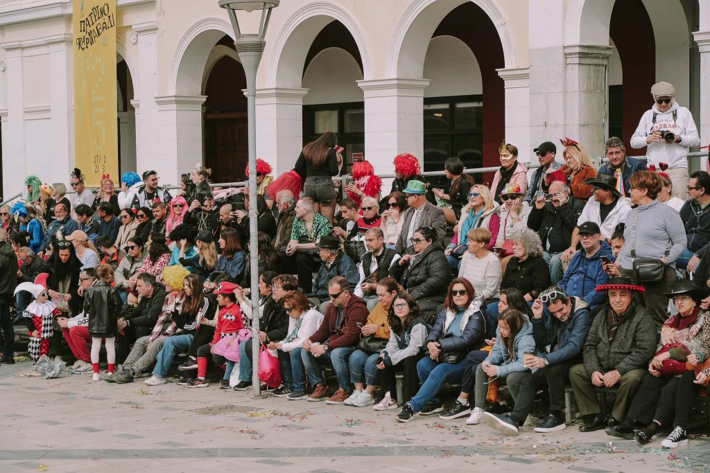 ΔΕΙΤΕ ΔΕΚΑΔΕΣ ΦΩΤΟ: Η μεγάλη παρέλαση του Πατρινού Καρναβαλιού (νο 1)