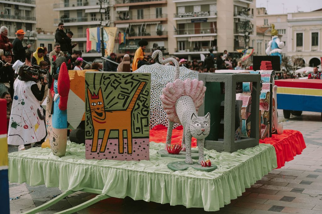 ΔΕΙΤΕ ΔΕΚΑΔΕΣ ΦΩΤΟ: Η μεγάλη παρέλαση του Πατρινού Καρναβαλιού (νο 1)