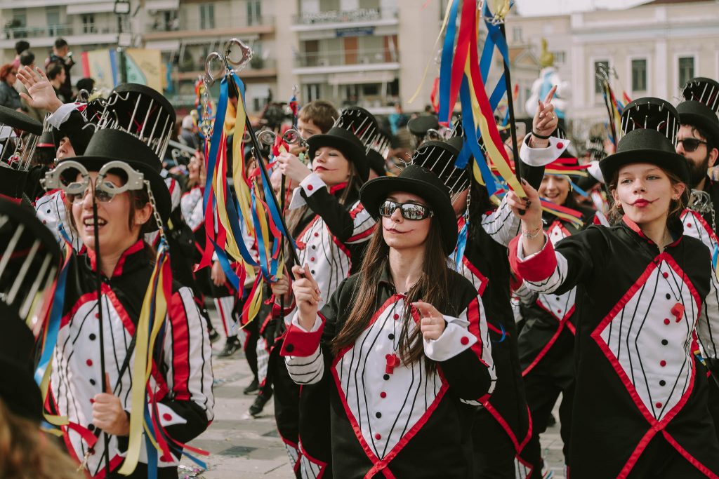 ΔΕΙΤΕ ΔΕΚΑΔΕΣ ΦΩΤΟ: Η μεγάλη παρέλαση του Πατρινού Καρναβαλιού (νο 1)