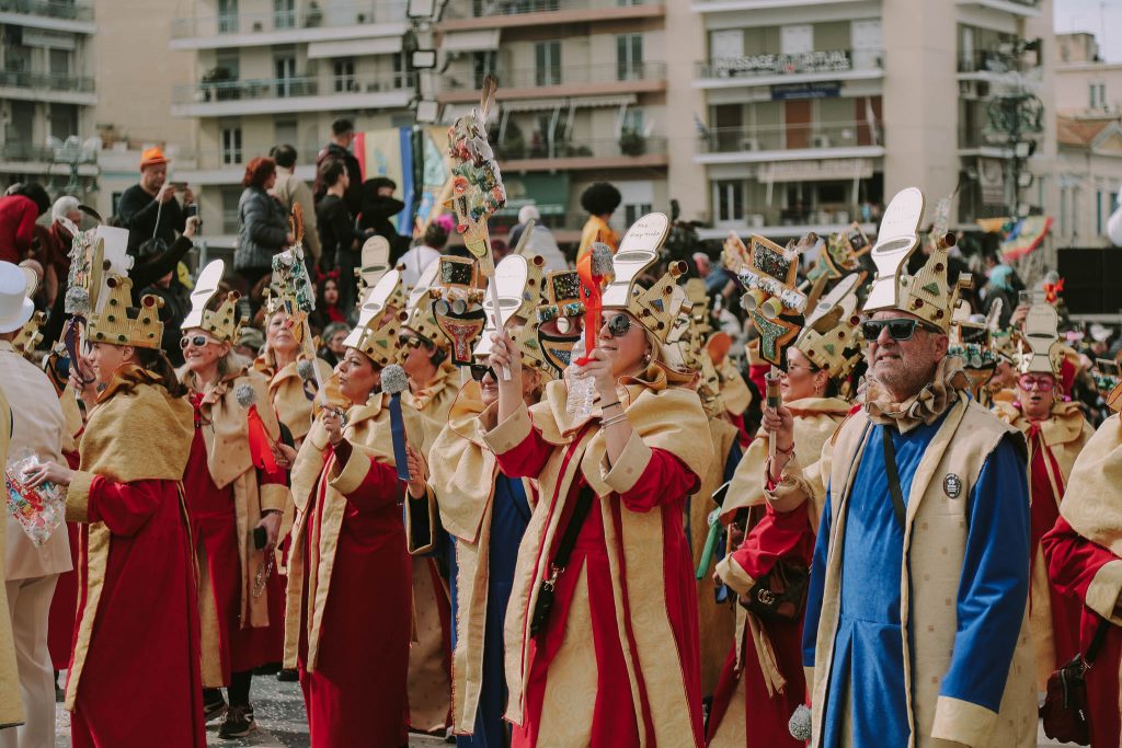 ΔΕΙΤΕ ΔΕΚΑΔΕΣ ΦΩΤΟ: Η μεγάλη παρέλαση του Πατρινού Καρναβαλιού (νο 1)