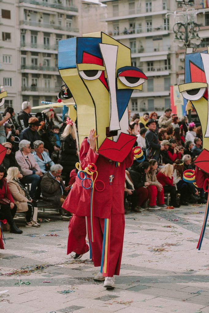 ΔΕΙΤΕ ΔΕΚΑΔΕΣ ΦΩΤΟ: Η μεγάλη παρέλαση του Πατρινού Καρναβαλιού (νο 1)