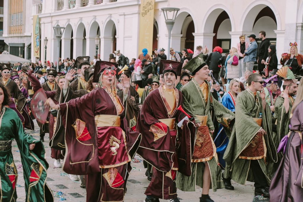 ΔΕΙΤΕ ΔΕΚΑΔΕΣ ΦΩΤΟ: Η μεγάλη παρέλαση του Πατρινού Καρναβαλιού (νο 1)