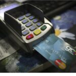 Ηλεκτρονικές αποδείξεις 2025: Ποιες «μετρούν» διπλά φέτος, πώς θα χτίσετε το αφορολόγητο και τι ισχύει για τις κατασχέσεις