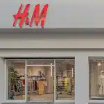 Η H&M θα πουλάει μεταχειρισμένα ρούχα και στην Ελλάδα- Δραστηριοποιείται σε 75 αγορές του πλανήτη