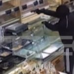 ΒΙΝΤΕΟ ΝΤΟΚΟΥΜΕΝΤΟ - Μάχη με δύο ένοπλους ληστές έδωσε ιδιοκτήτης φούρνου