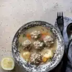 Εύκολα γιουβαρλάκια σούπα