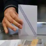 Δημοσκόπηση Interview: Προβάδισμα 10 μονάδων για τη ΝΔ, πέφτει στην τρίτη θέση το ΠΑΣΟΚ - Δεύτερη η Πλεύση Ελευθερίας