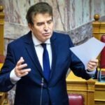 Χρυσοχοΐδης για τα επεισόδια στις διαδηλώσεις για τα Τέμπη: Εγκληματικό μέτωπο από χούλιγκανς και κουκουλοφόρους