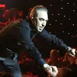 Νότης Σφακιανάκης: Επιστρέφει στη νυχτερινή Αθήνα – «Θα γίνουν συγκεκριμένες κινήσεις μέχρι να τον δούμε πάνω στη σκηνή»