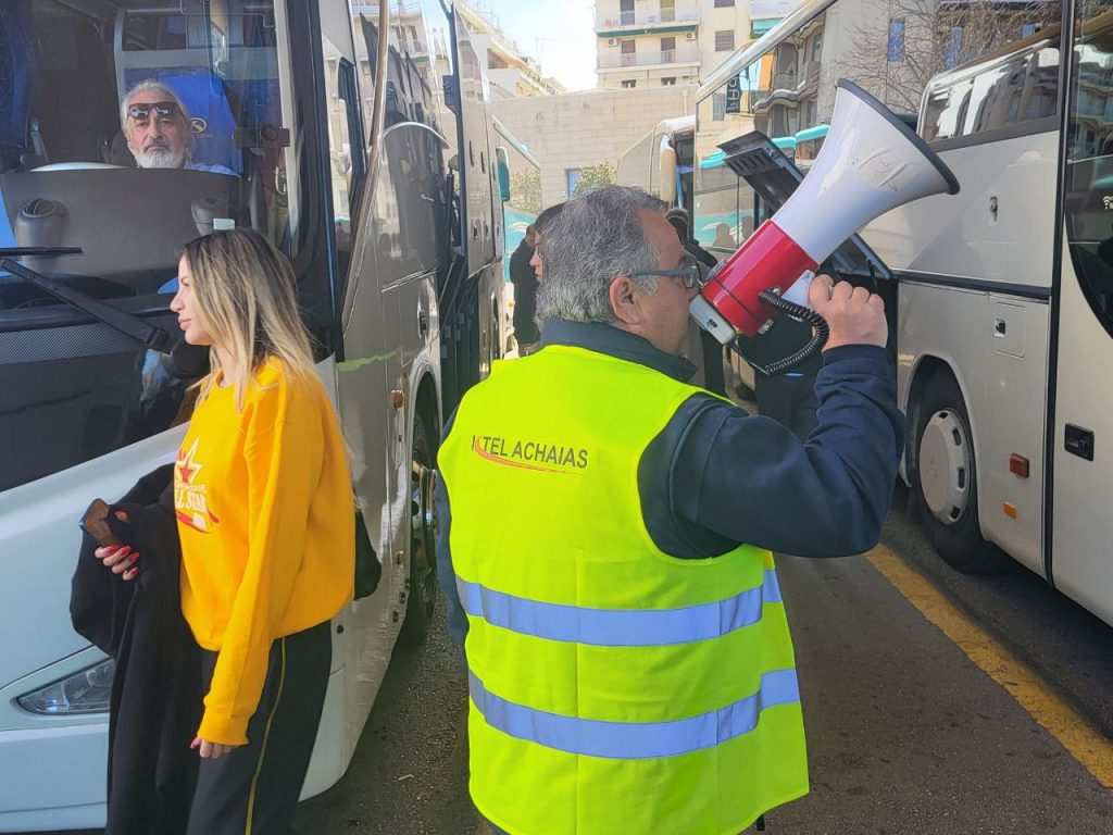 ΠΑΤΡΑ - ΦΩΤΟ: Φεύγουν κάθε 5 λεπτά λεωφορεία απο το ΚΤΕΛ