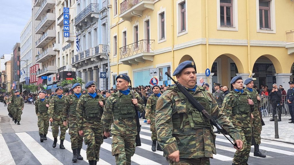 ΔΕΙΤΕ ΠΑΝΩ ΑΠΟ 250 ΦΩΤΟ ΚΑΙ ΒΙΝΤΕΟ: Η μεγάλη παρέλαση της Πάτρας για την Εθνική επέτειο