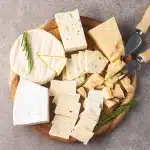 Cottage cheese, φέτα, γραβιέρα, παρμεζάνα – Πόση πρωτεΐνη και ασβέστιο περιέχουν;