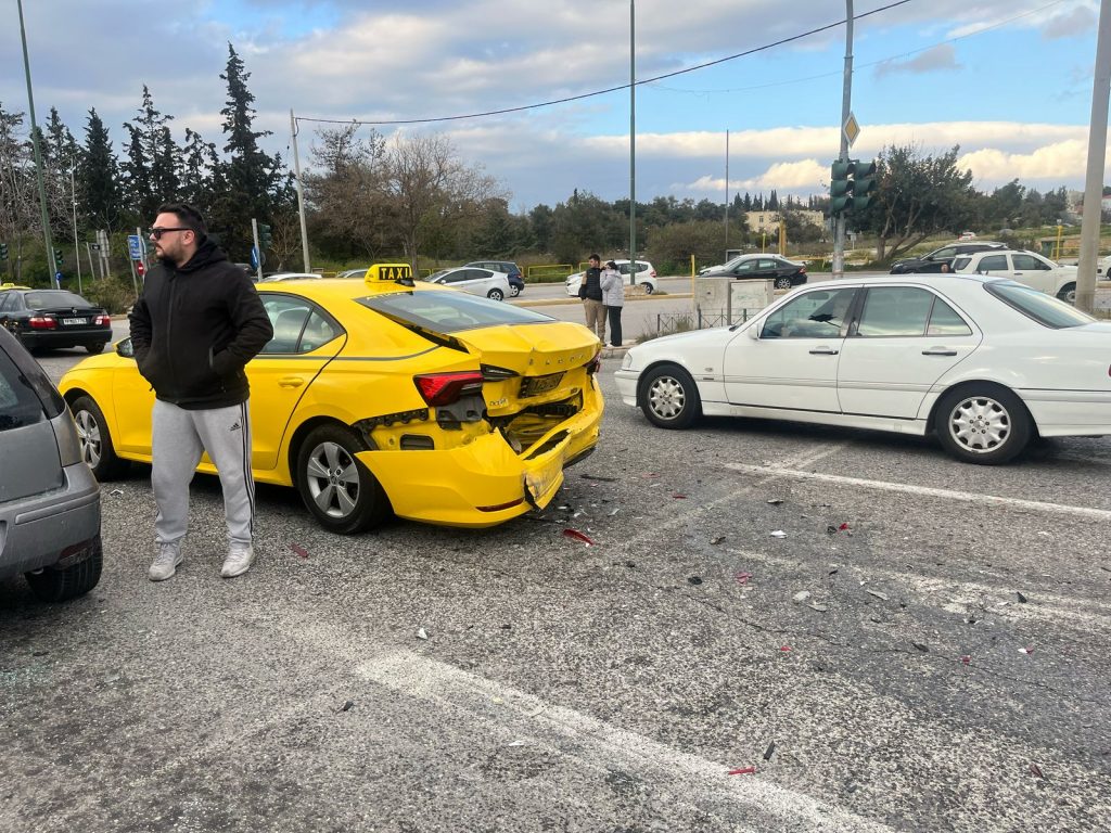 Τραγωδία: 3 νεκροί και 3 τραυματίες σε καραμπόλα τριών οχημάτων