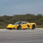 Αυτό το hypercar πιάνει τα 300 χλμ./ώρα πριν ολοκληρώσεις πρόταση!