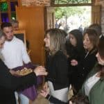 Η Βίβιαν Σαμούρη στο εκκλησάκι της Αχάια Κλάους