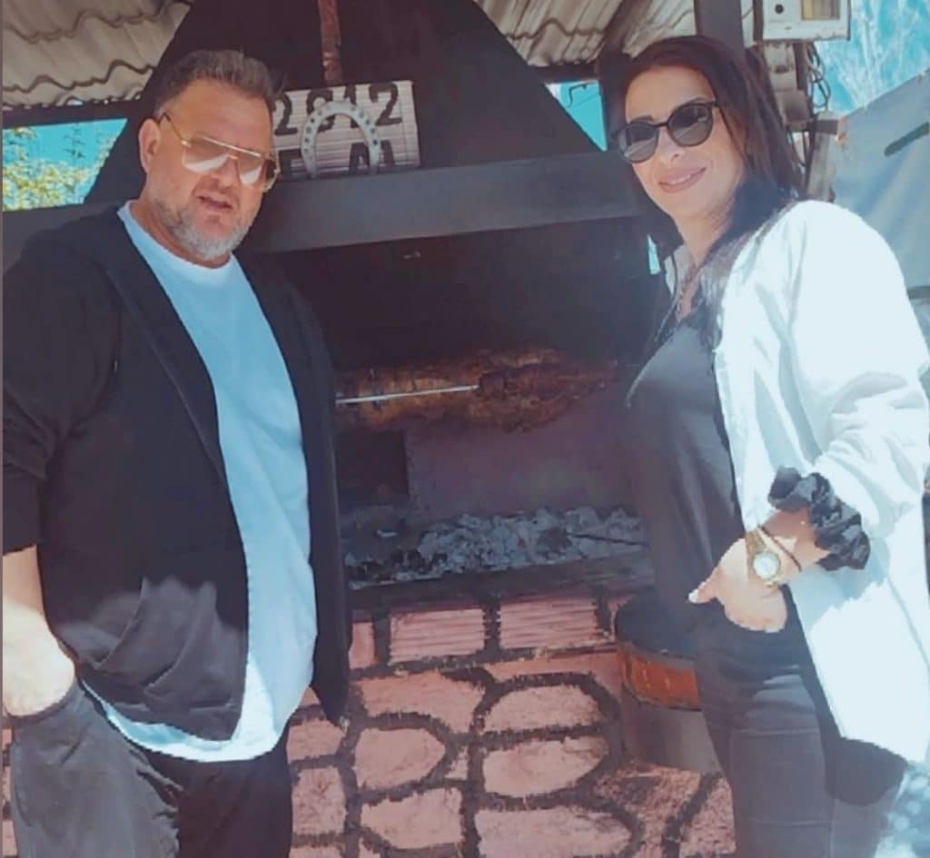 ΔΕΙΤΕ ΔΕΚΑΔΕΣ ΦΩΤΟ: Πάσχα Ελλήνων Πάσχα! Ψήνουν στην Αχαϊα και το facebook... γεμίζει σούβλες