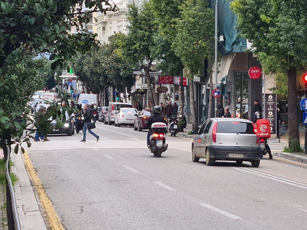 ΠΑΤΡΑ: Γιατί η λεωφόρος Γούναρη γίνεται... μονοπάτι