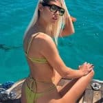 Η Asia Valente με μπικίνι σε σκάφος στις διακοπές της στην Αίγυπτο
