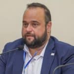 Β. Αϊβαλής: 30.000 ευρώ από τον Δήμο για συμπόσιο, τίποτα για το άγαλμα στην πλατεία Σαραβαλίου