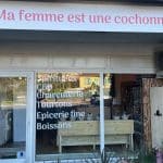 Γαλλία: «Η γυναίκα μου είναι γουρούνι» – Σάλος με την πινακίδα καταστήματος