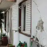 Βούτες: Εκκενώνονται τουλάχιστον τέσσερα σπίτια μετά τις ρηγματώσεις - Η περιοχή θα κηρυχθεί σε κατάσταση έκτακτης ανάγκης, λέει ο Λέκκας