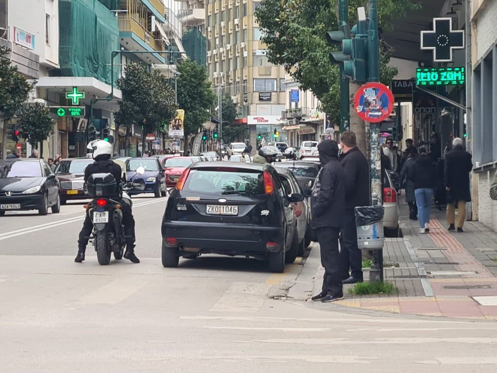 ΠΑΤΡΑ: Γιατί η λεωφόρος Γούναρη γίνεται... μονοπάτι ΠΑΤΡΑ: Γιατί η λεωφόρος Γούναρη γίνεται... μονοπάτι