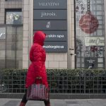 Η Κίνα απειλεί να πλημμυρίσει τις αγορές με «είδη πολυτελείας» σε τιμές λαϊκής