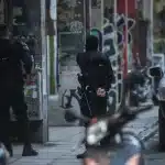 Εξάρχεια: Επιχείρηση της ΕΛΑΣ για εκκένωση κτηρίου υπό κατάληψη