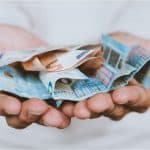 Επιδόματα ΟΠΕΚΑ και ΔΥΠΑ: Τι πρέπει να κάνουν όσοι δικαιούχοι δεν λάβουν χρήματα στον τραπεζικό τους λογαριασμό