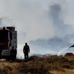 Χωρίς ενεργό μέτωπο η φωτιά στην Κερατέα, παραμένουν οι ισχυροί άνεμοι