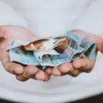 Κατώτατος μισθός: 7 ερωτήσεις και απαντήσεις για την αύξηση
