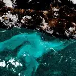 Μυστήριο με τα φωσφορίζοντα κύματα - Τι λένε οι επιστήμονες για ένα ανεξήγητο φαινόμενο που παρατηρείται εδώ και 400 χρόνια