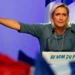Το μπλόκο στην υποψηφιότητα Λεπέν απειλεί την εύθραυστη γαλλική πολιτική σκηνή