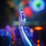Η κουλτούρα του clubbing χάθηκε λόγω της Gen Z; – Ο ρόλος των κινητών και των social media