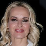 Μαρία Μπεκατώρου: Ποζάρει για πρώτη φορά φέτος με μαγιό σε πισίνα στο Πήλιο