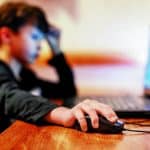 Ανήλικοι και εθισμός στο Διαδίκτυο: ώρα μηδέν
