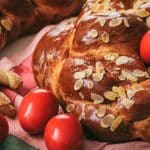 Φτιάχνουμε μοσχοβολιστά τσουρέκια για την πιο γιορτινή ημέρα της χρονιάς