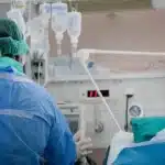 ΕΟΔΥ: Ένας θάνατος από covid-19 και δύο από γρίπη την τελευταία εβδομάδα