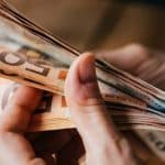 Μισθωτοί: Ποιοι θα δουν αυξήσεις στο μισθό τους από την Πρωτοχρονιά