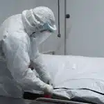 Πώς νεκροτόμοι και ιατροδικαστές στη Θεσσαλονίκη λειτουργούσαν τη μακάβρια «φάμπρικα» ταρίχευσης σορών - Χρέωναν ανά μέρα και εργασία