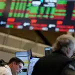 Χάος στα ευρωπαϊκά χρηματιστήρια – Οι μετοχές κολοσσών που έπληξαν οι δασμοί του Τραμπ
